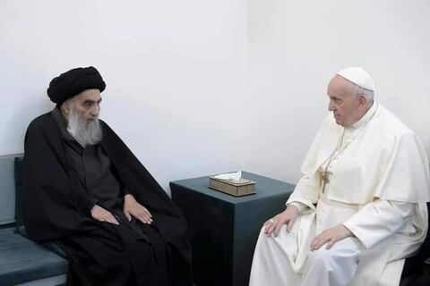 Papež František s šíitským duchovním Alím Sistáním v Nadžafu | Zdroj: Reuters